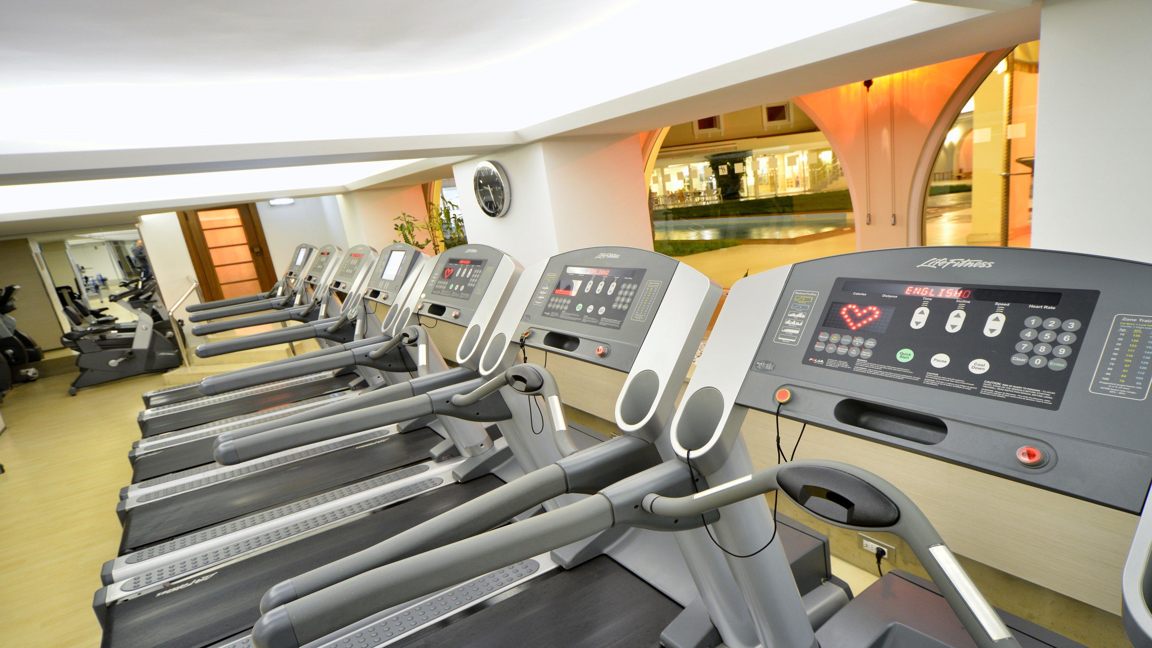 Holiday Inn Istanbul City By Ihg Екстериор снимка A row of treadmills