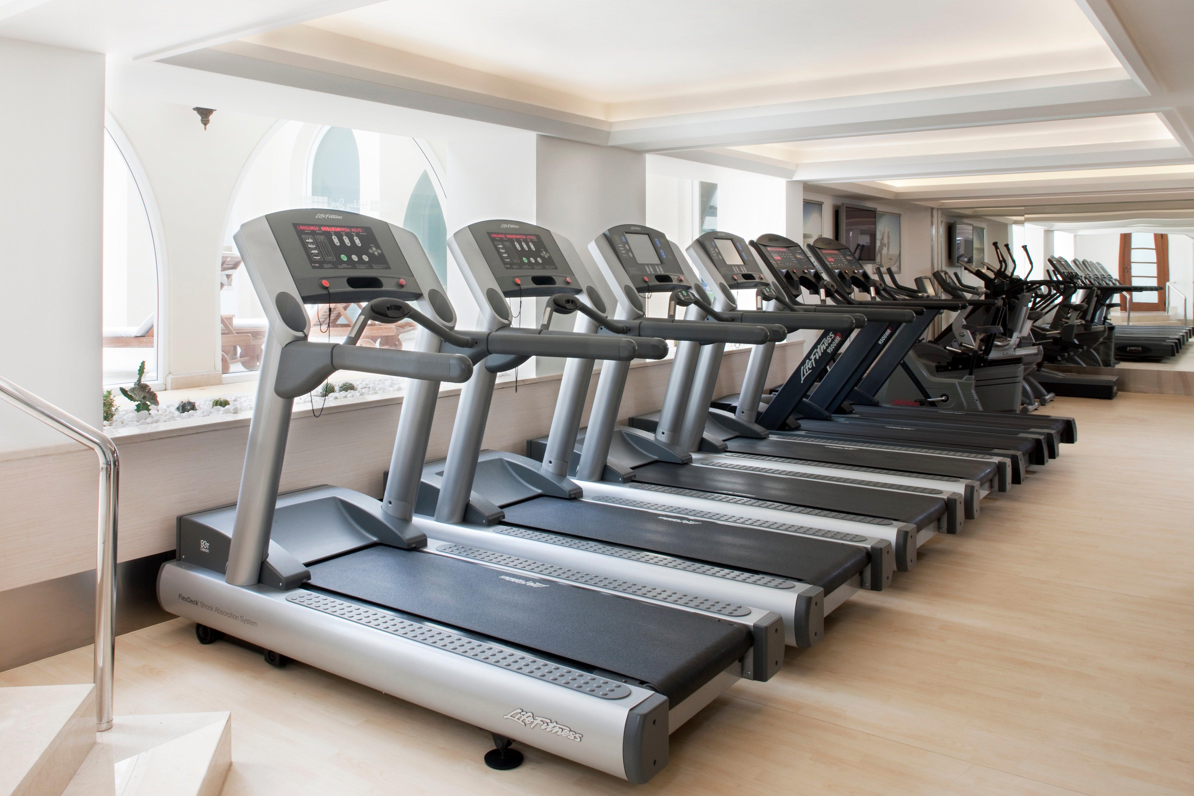 Holiday Inn Istanbul City By Ihg Екстериор снимка Treadmills in a gym