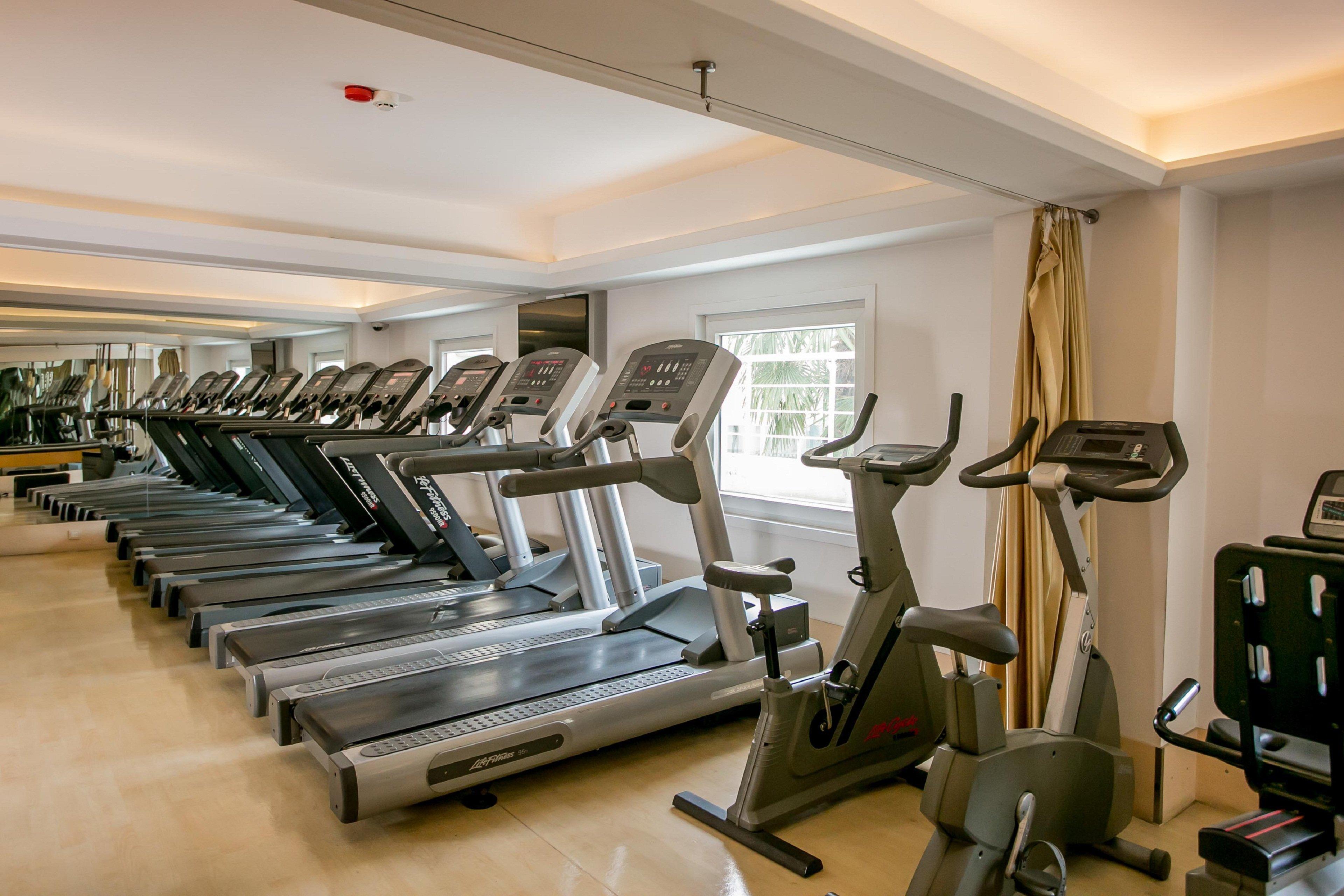 Holiday Inn Istanbul City By Ihg Екстериор снимка The gym at the hotel