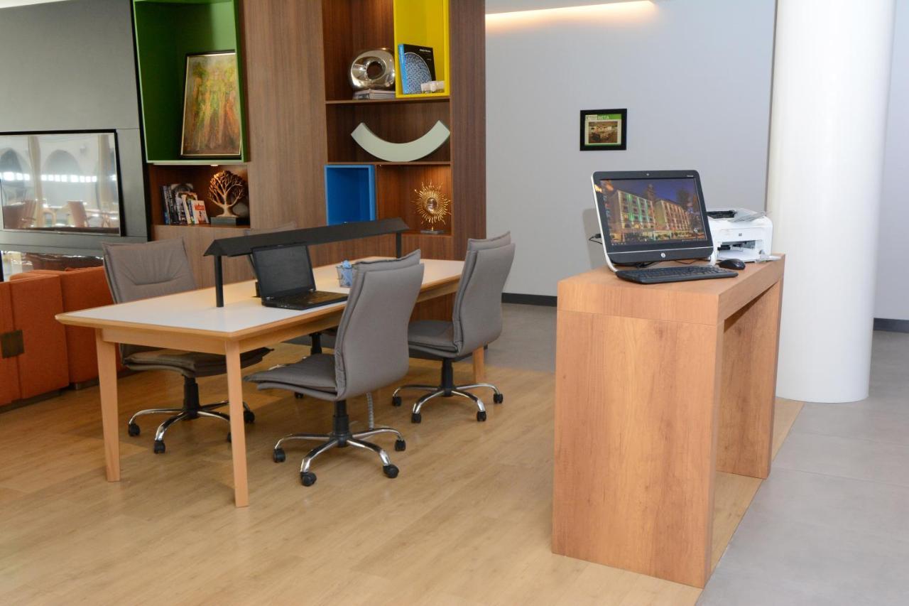Holiday Inn Istanbul City By Ihg Екстериор снимка The Business Center at the airport