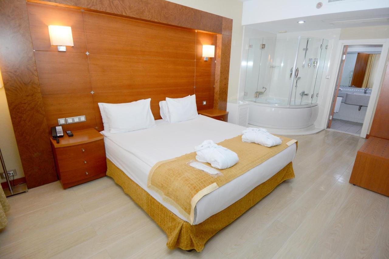 Holiday Inn Istanbul City By Ihg Екстериор снимка A hotel room