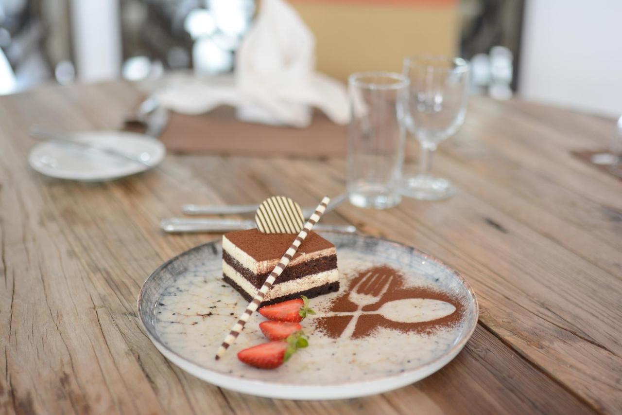 Holiday Inn Istanbul City By Ihg Екстериор снимка A piece of tiramisu