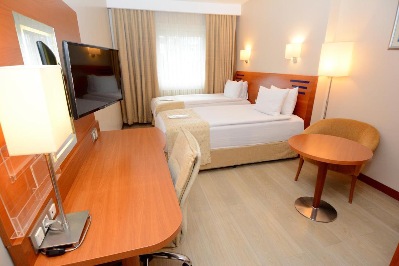 Holiday Inn Istanbul City By Ihg Екстериор снимка A room at the hotel