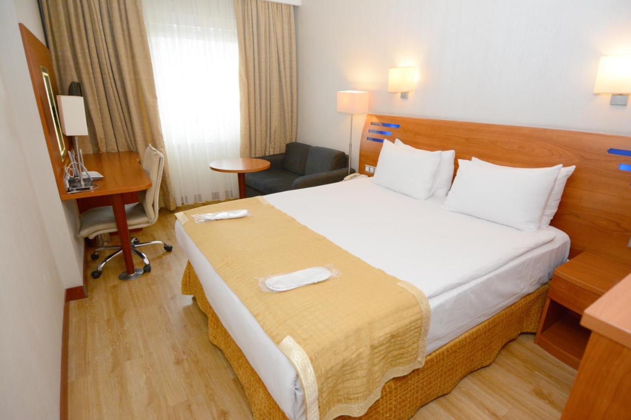Holiday Inn Istanbul City By Ihg Екстериор снимка A room at the hotel