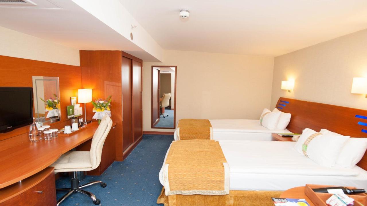 Holiday Inn Istanbul City By Ihg Екстериор снимка A typical hotel room