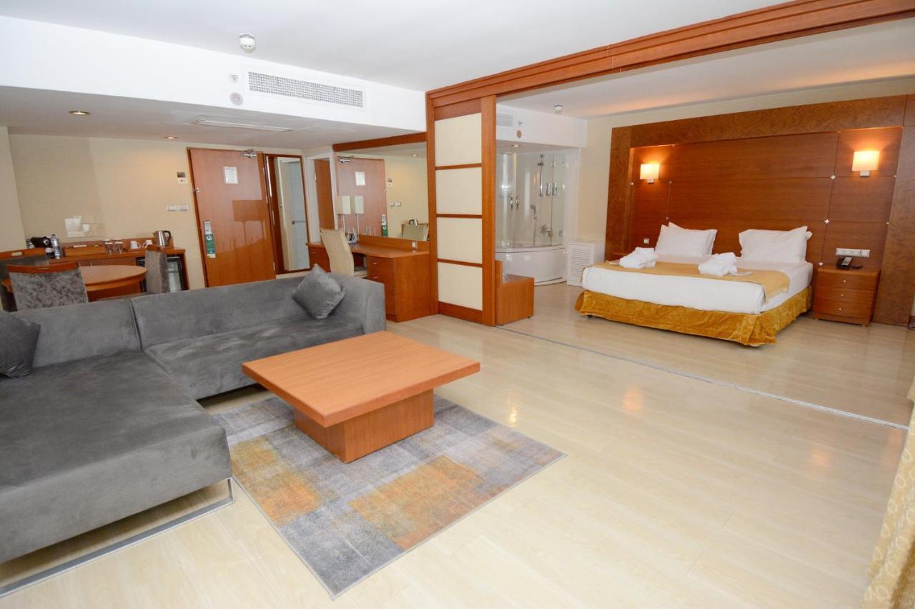 Holiday Inn Istanbul City By Ihg Екстериор снимка Suite