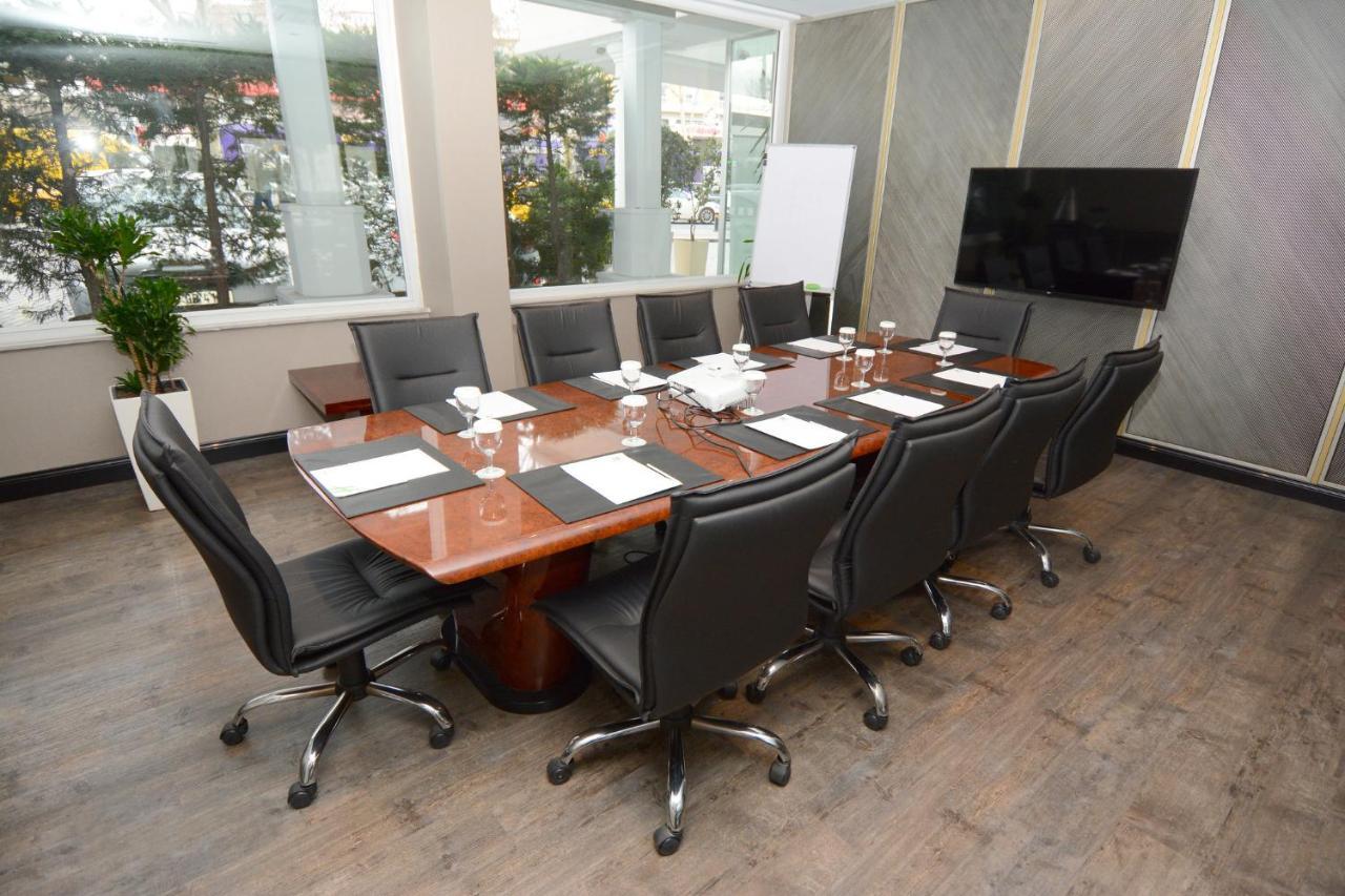 Holiday Inn Istanbul City By Ihg Екстериор снимка A boardroom table